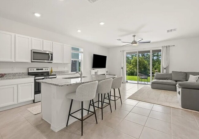 Building Photo - BEAUTIFUL Town Home For Rent in Angeline!