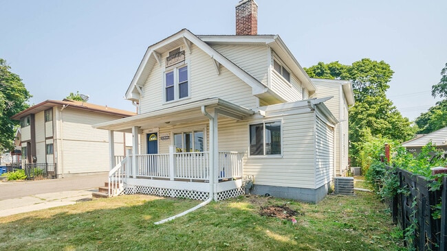 Building Photo - 1441 S State St