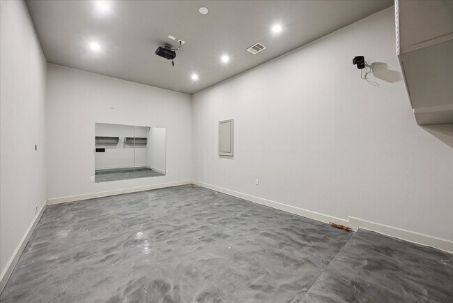 Building Photo - 5826 Santa Fe Springs Dr