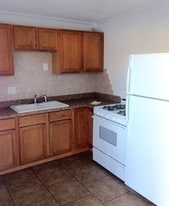 Building Photo - 123 6th St W