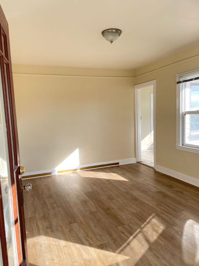 Building Photo - Available Now -  2 Bedroom House