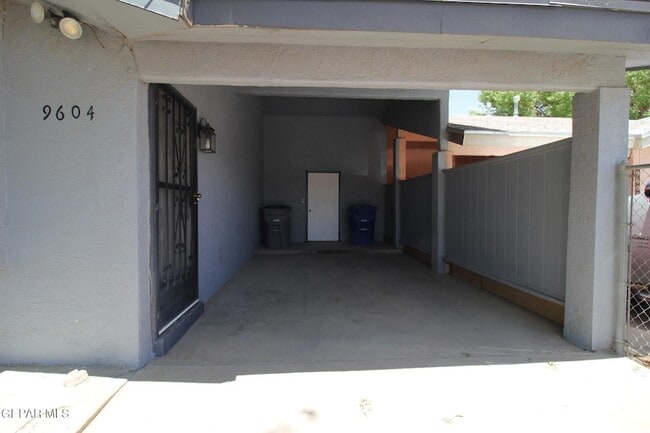 Building Photo - 9604 Gaza Dr