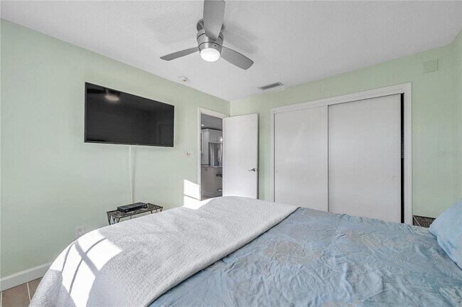 Building Photo - 4728 Beach Dr SE