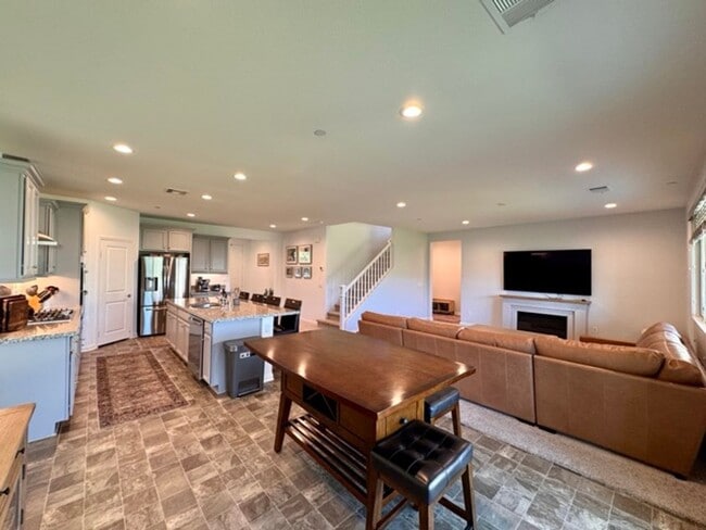 Building Photo - Welcome to this stunning two-story home located in the desirable Spencers Crossing community of M...