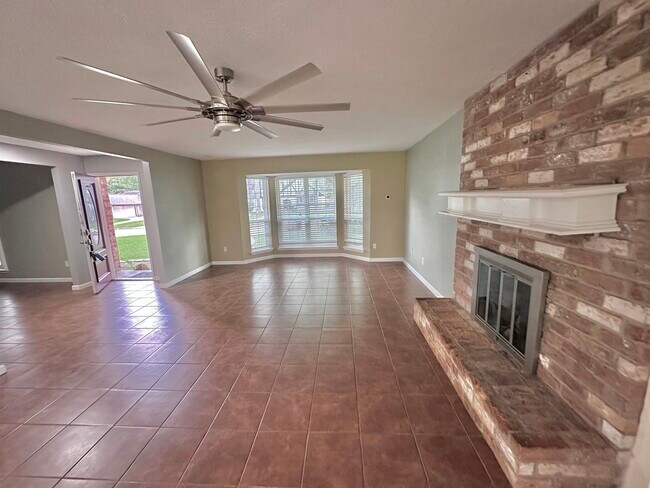 Building Photo - 17502 Cassina Dr