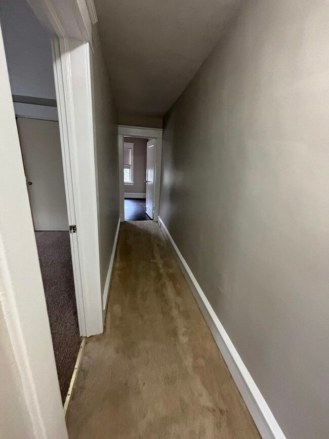 Building Photo - 363 N Maple Ave