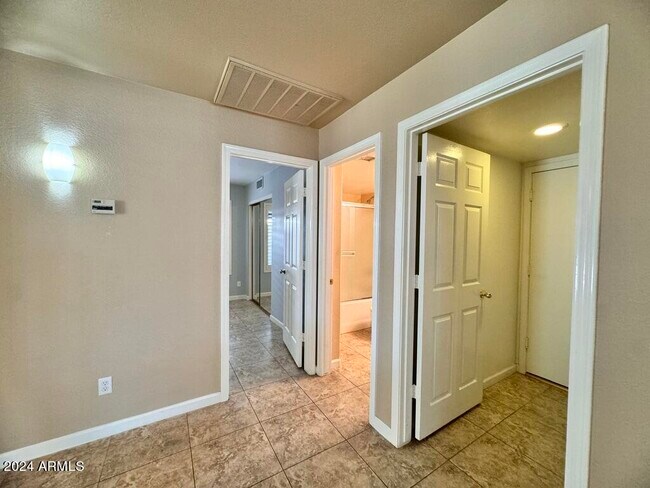 Building Photo - 1873 W Falcon Dr