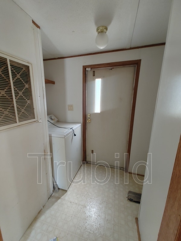 Building Photo - 932 Country Club Dr