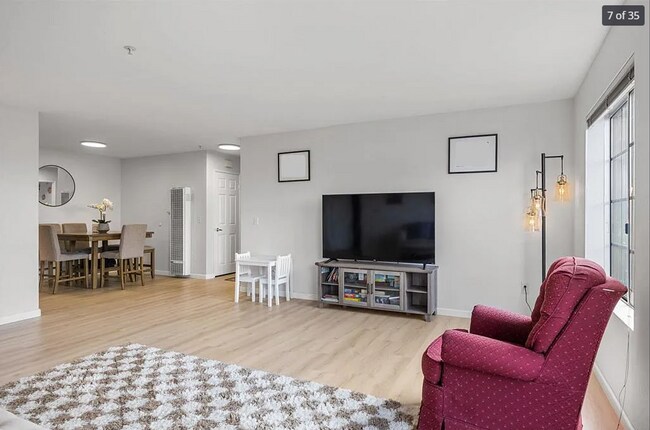 Building Photo - 2 Bedroom 2 Bath Condo in Gated Community ...