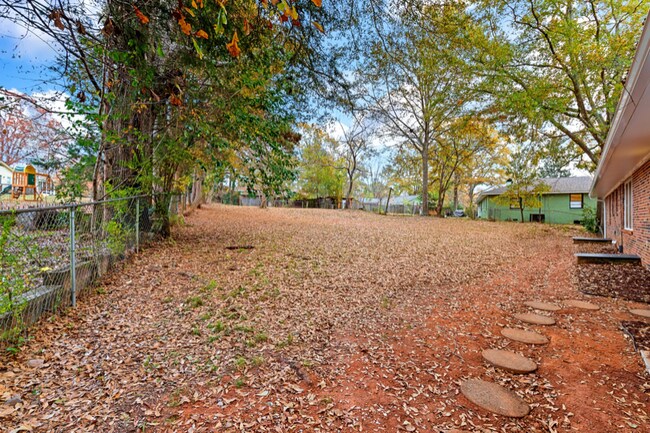 Building Photo - 311 Hillcrest Ct