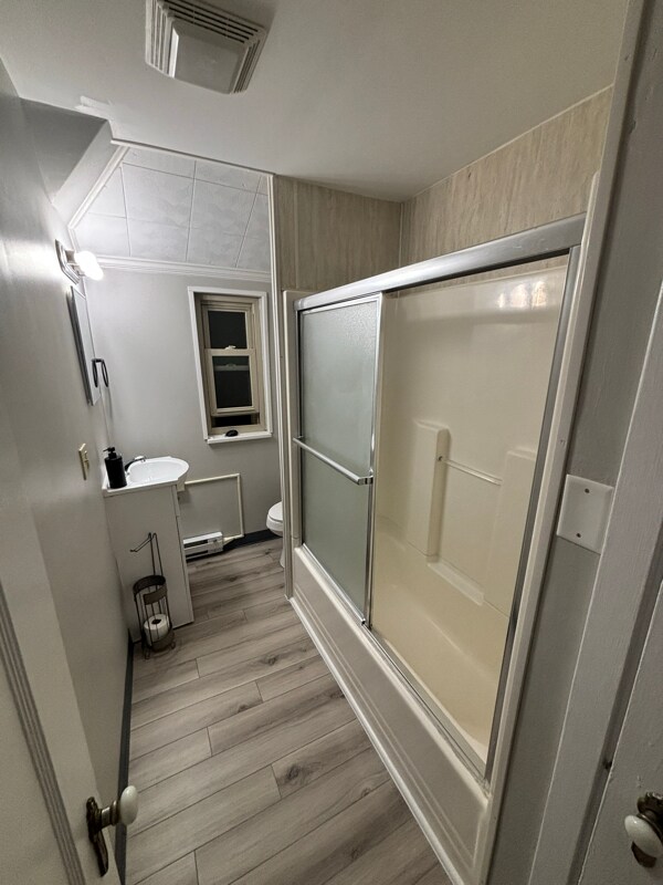 Building Photo - 126 Simpson St