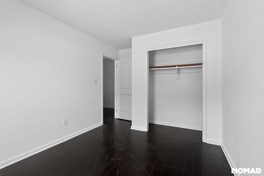 Building Photo - 102 Oak Glen Rd