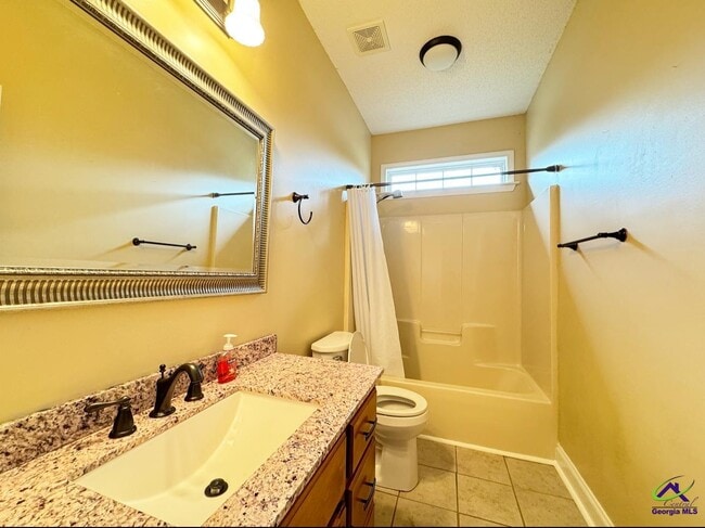 Building Photo - 701 Victoria Cir
