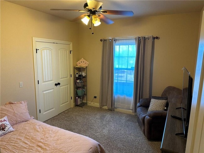 Building Photo - 4500 SW Swinton Dr