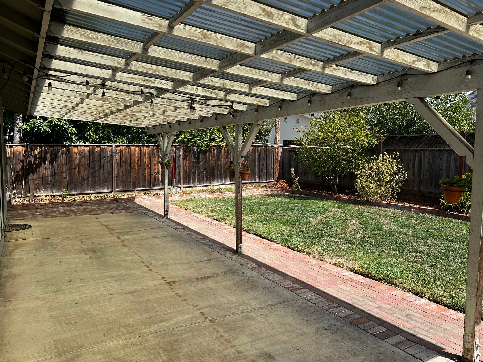 Building Photo - 1650 Glenroy Dr