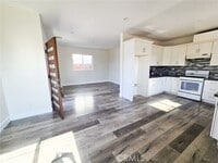 Building Photo - 130 E 104th St