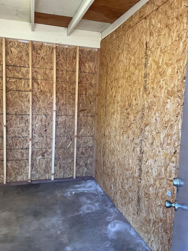 Building Photo - 5519 Paloma Ave