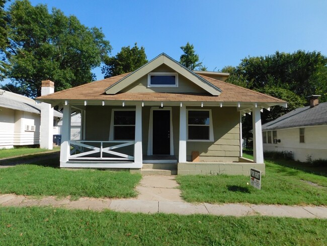 Primary Photo - Beautifully remodeled 2 bedroom/1 bath hou...