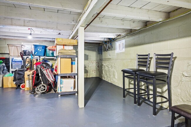 Building Photo - 11 Jones Pl