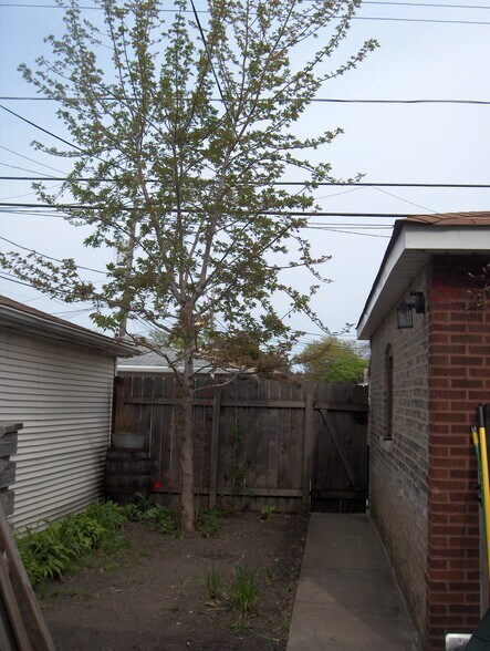 Building Photo - 4039 N LONG Ave