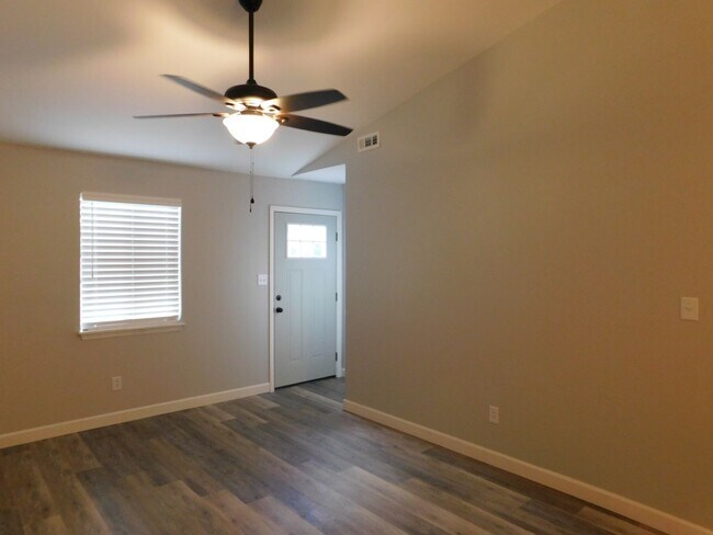 Building Photo - 208 Cedar Ridge Ct