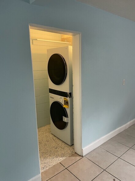 Building Photo - 2736 Hamilton Cir