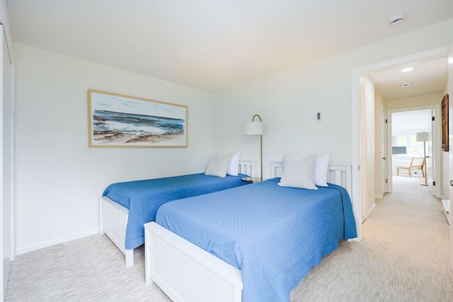 Building Photo - New for 2025! Newly Renovated Winter Renta...