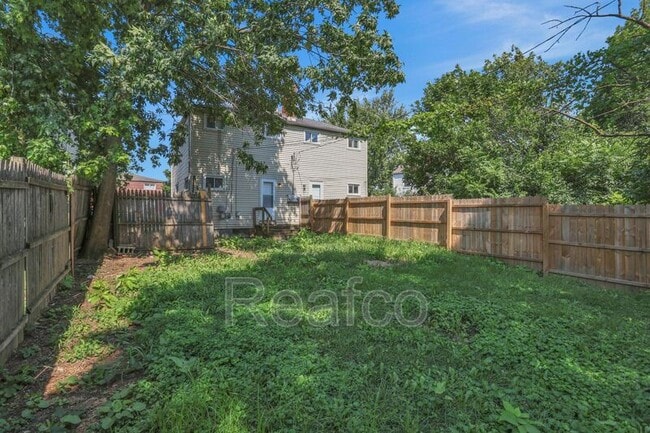 Building Photo - 900 Racine Ave
