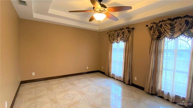 Building Photo - 703 Delta Dr