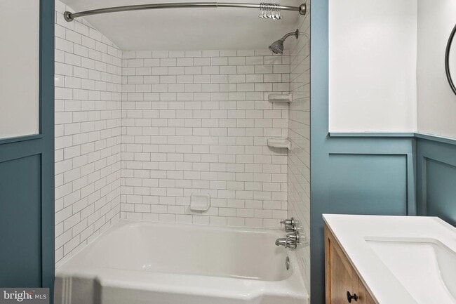 Building Photo - 2201 Alvin Ave