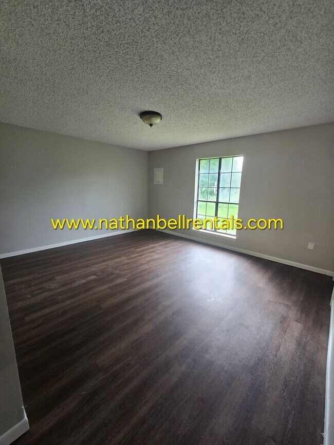Building Photo - 3766 Clarksville St