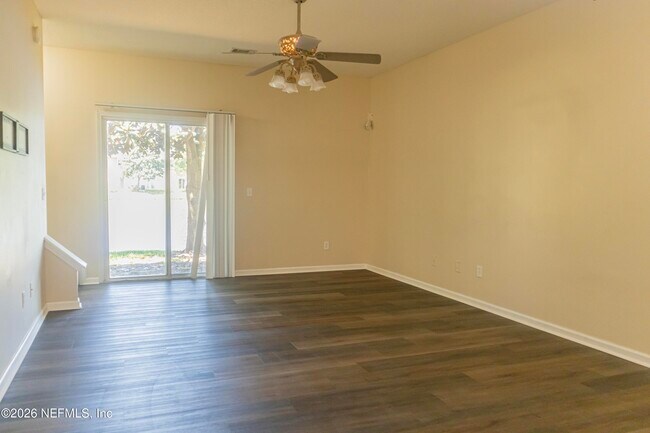 Building Photo - 762 Scrub Jay Dr