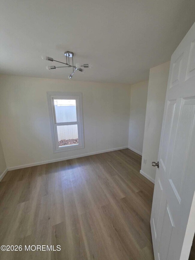 Building Photo - 1145 Kenton Dr