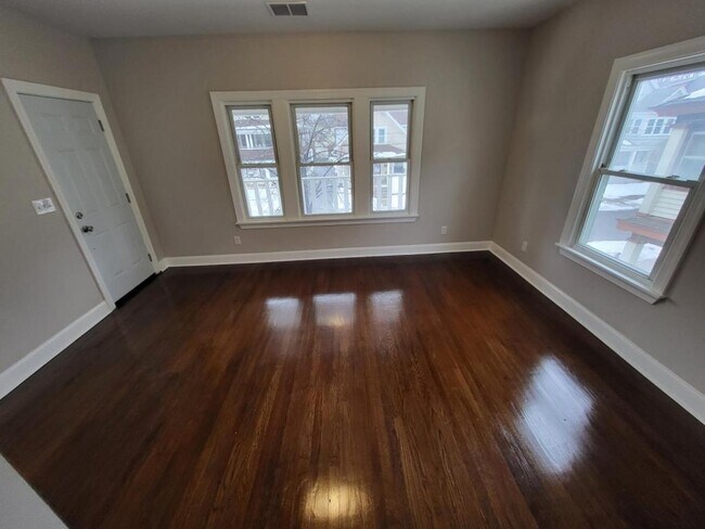 Building Photo - 137 Peck Ave