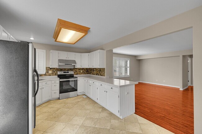Building Photo - $3,495.00 - 5 Beds, 3.5 Baths, Single Fami...