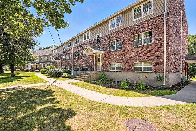 Building Photo - 8 Mayberry Dr