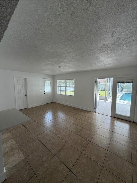 Building Photo - 1702 W Dempsey Ave