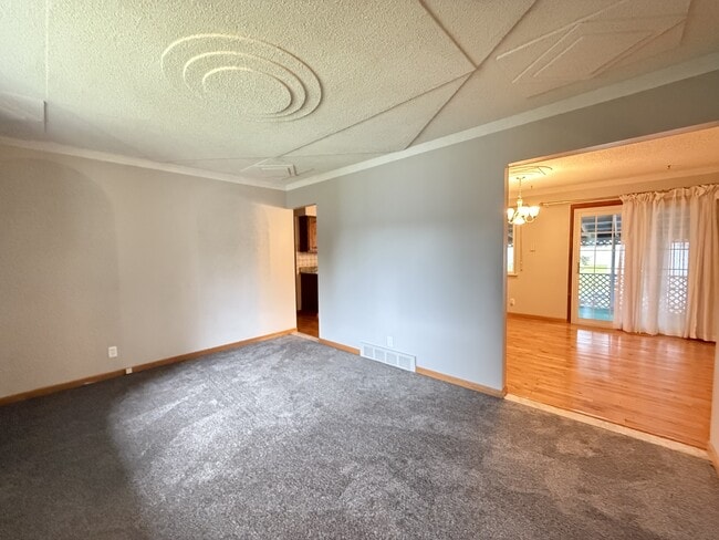 Building Photo - 208 Wallace Dr