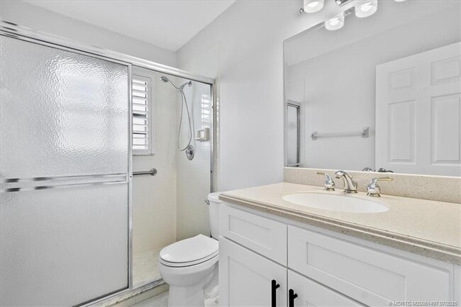 Building Photo - 8085 SE Villa Cir