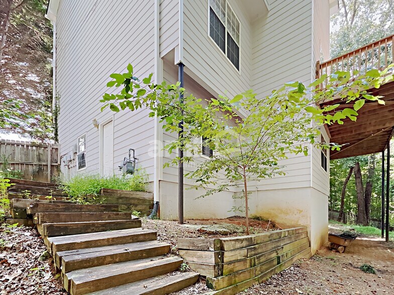 Building Photo - 2687 McGuire Dr NW