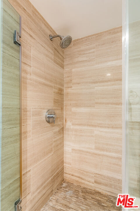 Building Photo - 8787 Shoreham Dr