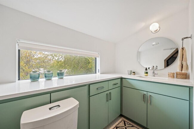 Building Photo - 2509 Durwood St