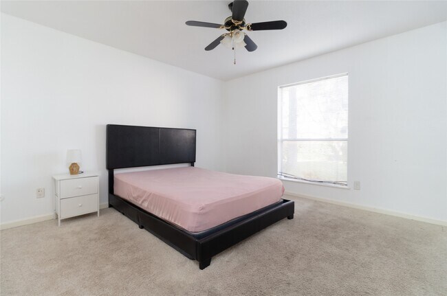 Building Photo - 6202 Skyline Dr