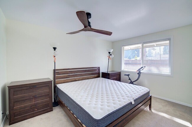 Building Photo - 3bd/1.5ba Bellevue Home
