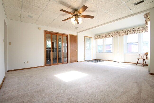 Building Photo - 3 Bedroom / 3 Bathroom Home | Near Downtown and Henry Doorly Zoo