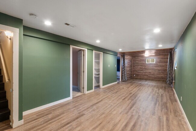 Building Photo - 341 Longfellow Dr
