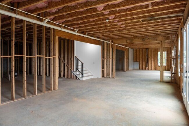 Building Photo - 405 Thunder Rd