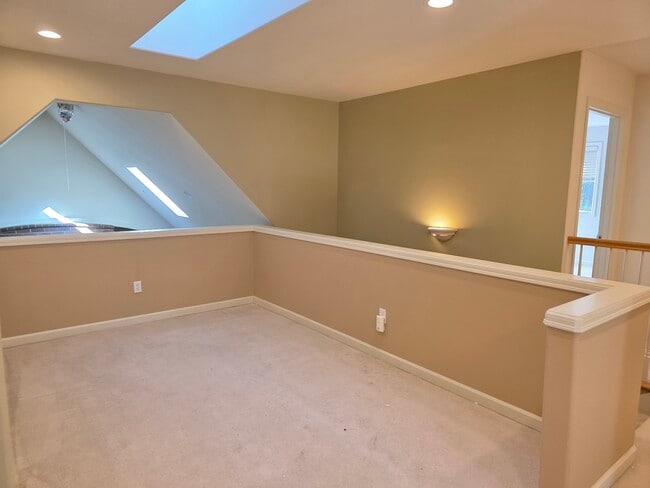 Building Photo - 15824 SE 59th Pl