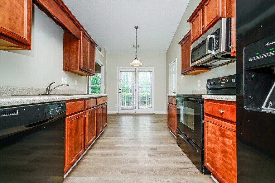 Building Photo - 3896 Pine Village Pl