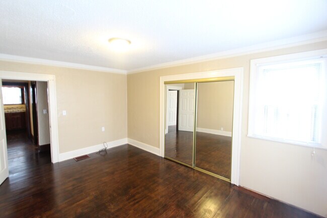 Building Photo - 1605 4th Terrace W